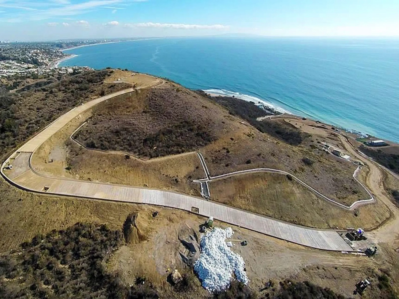 Big Concrete Driveway near Malibu